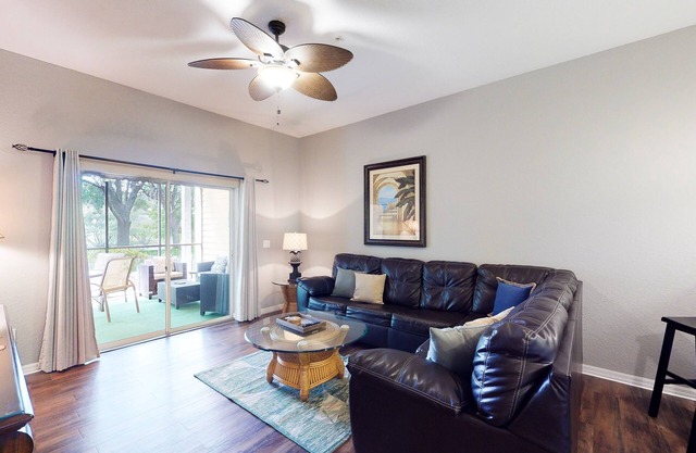 Tommy Bahama-style condo with a lovely lanai and resort amenities