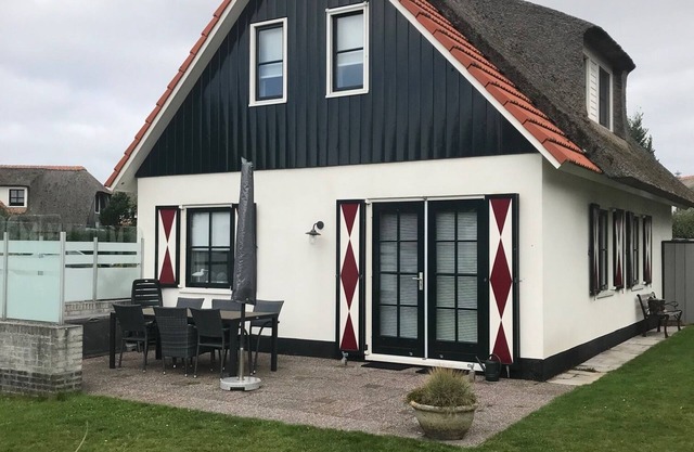 Top equipped holiday house "Villa Kiebitz" very close to the great sandy beach