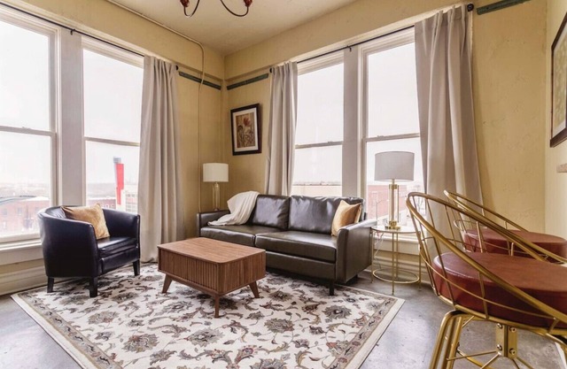 Top Floor 2 Bedroom Loft Overlooking Downtown!