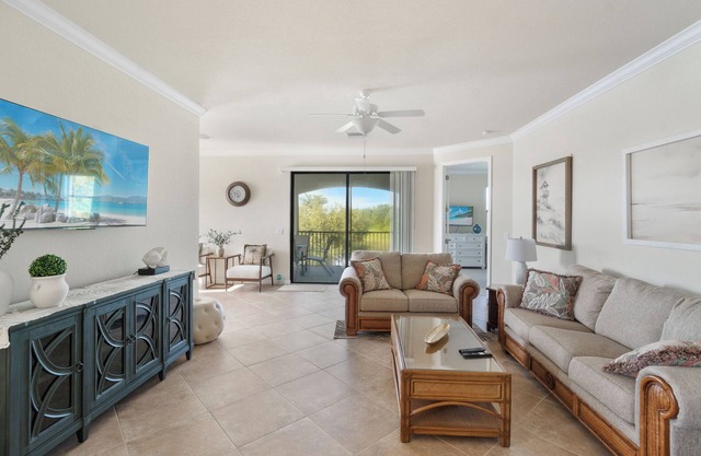 Top-Floor Coach Home with Lake Views & Resort Amenities – Treviso Bay