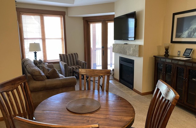 Top floor, expansive views! Ski in/out overlooking Center Village and ski slope!
