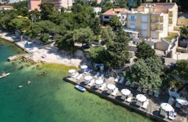 Top location directly by the sea, secure parking on the property