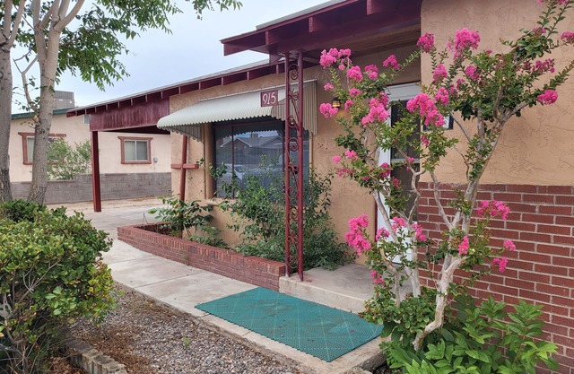 Top of the Hill Guest House - Cozy home near City Golf Course - Pet Friendly!n