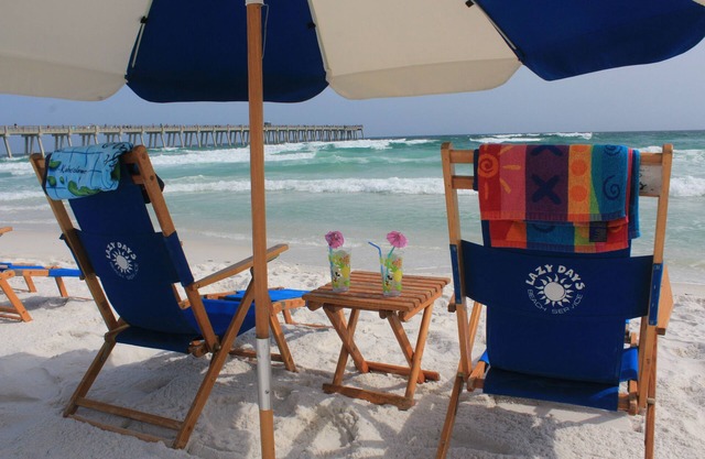 TOP RENTAL DIRECTLY ON THE GULF WITH FREE CHAIR SERVICE! 2 WEEKS LEFT OF OCT !