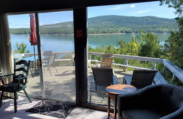 Top Side Cottage - Oceanfront, with incredible views of Acadia National Park