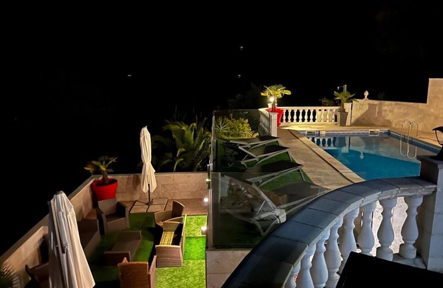 Tossa, exceptional villa, 2 apartments, private heated pool, sea view, air-conditioned
