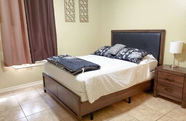 Town home in a gated community!Spacious 1100sqft