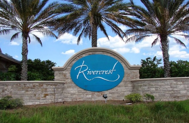 Townhome Retreat -WiFi Laundry access and AC with charming bedroom! RM ONLY