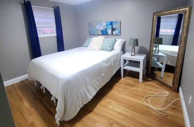 Townhouse conveniently located just mins from UMass Lowell and Phillips Academy.