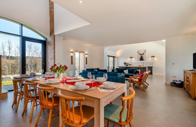 Tractor Store - Five Bedroom House, Sleeps 10