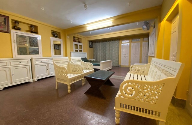 Traditional courtyard Haveli near historic places and in heart of the pink city