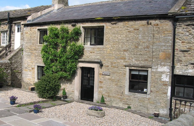 Traditional Dales Cottage with stunning views,