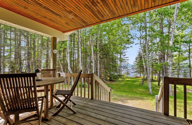 Trails End - Lovely 3 bedroom house on the eastern shore of Mooselookmeguntic