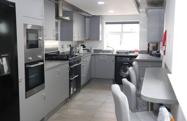 Tranent Bridge House - 6 Bedroom Retreat