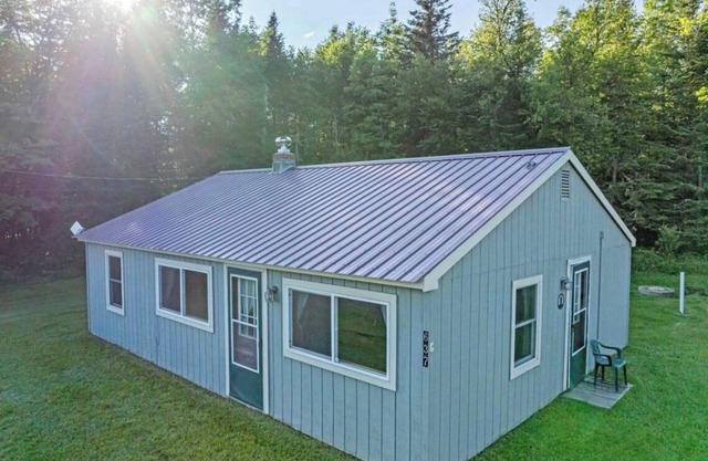 Tranquil 2-bedroom cabin directly across from Back Lake! Trail Access & parking!