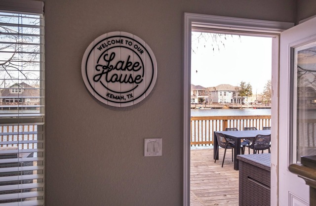 Tranquil 3-bedroom house with dock in Kemah