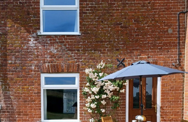 Tranquil Cottage adjoining rural farmhouse 5 miles from Suffolk Coast