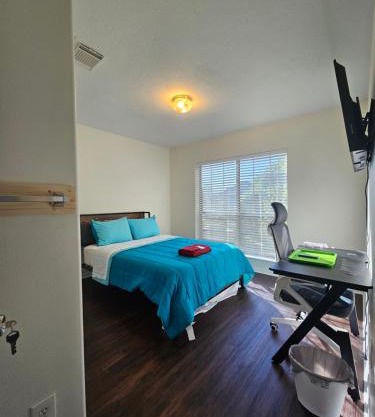 Tranquil Cozy Guest House with Kitchen Beautiful