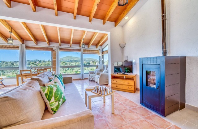 Tranquil Finca with Mountains