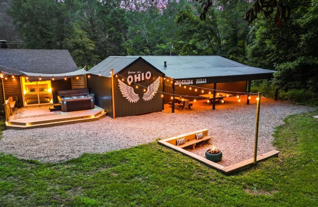 Tranquil Hocking Hills Cabin For 4: Hot Tub, Games