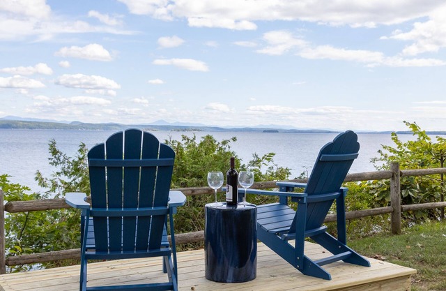 Tranquil lake house in VT w/breathtaking views!