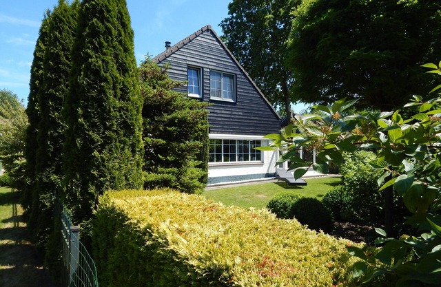 Traumhaftes freistehendes Ferienhaus, an der See, Strand, Yachthafen, W-Lan