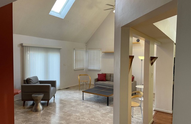 Travel Pros' Furnished HOUSE at Unfurnished Price!