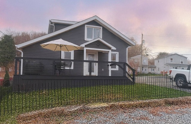 Traveling Professional's Portage Lakes Retreat! Akron canton area dog friendly