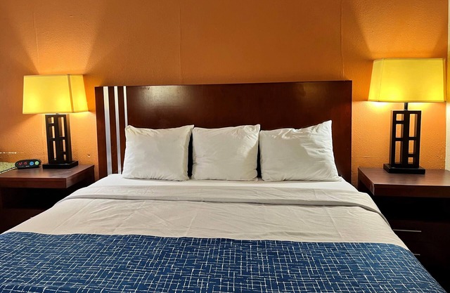 Travelodge by Wyndham Seymour
