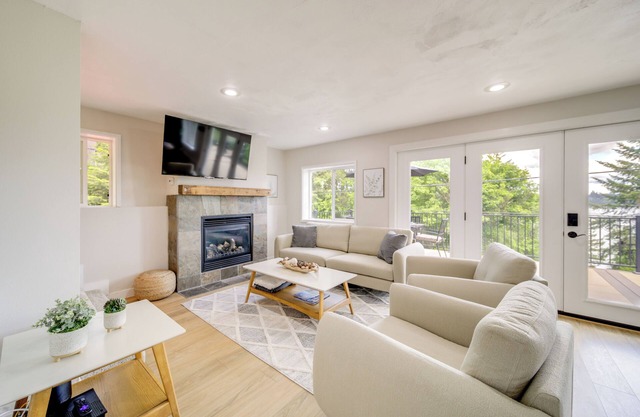 Tree-Lined Hayden Home w/Hot Tub & Lake Views!