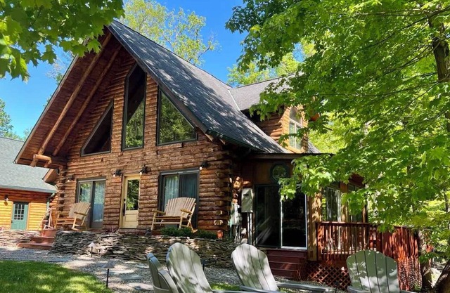 Treehouse Retreat on the River