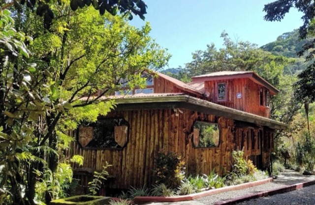 TreeTop House Getaway, Fairy Magic Rustic Elegance in the Cloud Forest, 3 Levels
