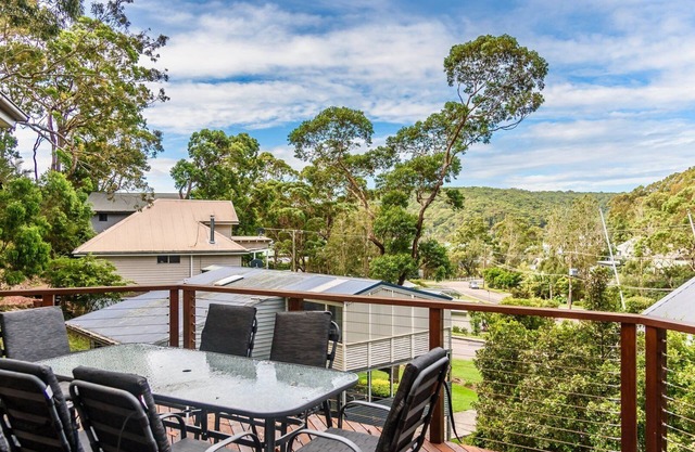 'Treetops on the Bay' by Accom Holidays