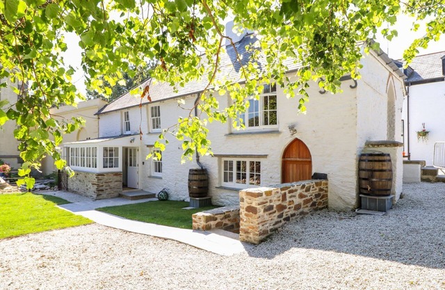 TREWINCE MANOR COTTAGE, pet friendly, with pool in Portscatho