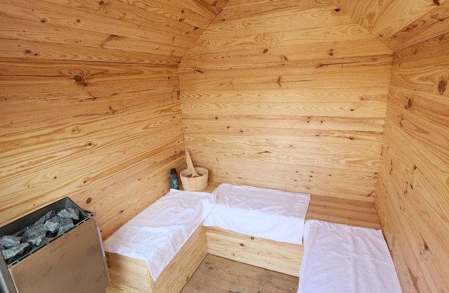 TRIBU CHILL HOUSE Jacuzzi sauna on terrace overlooking the Somme river
