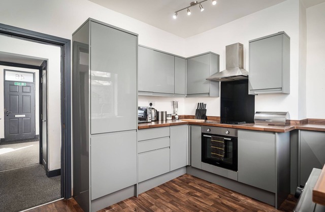 Trinity Hideaway - Private En-suite Room Wakefield