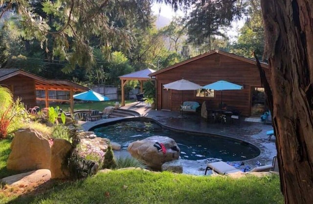 Trinity Valley Paradise, stunning swimming pool oasis, near Trinity River!