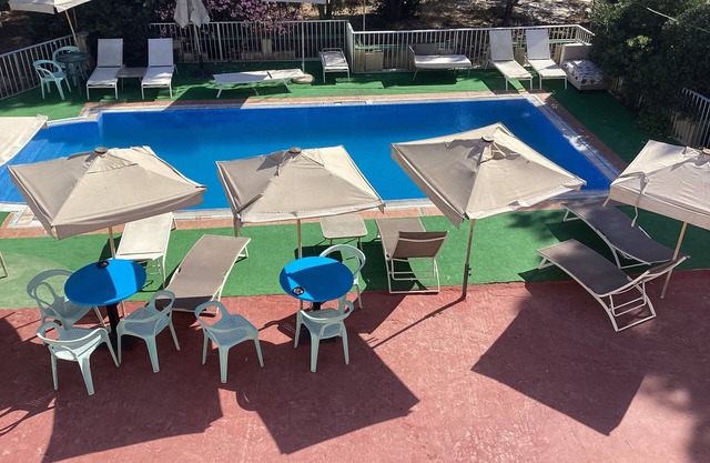 Triple bed & breakfast with AC and WiFi with pool and indoor pool