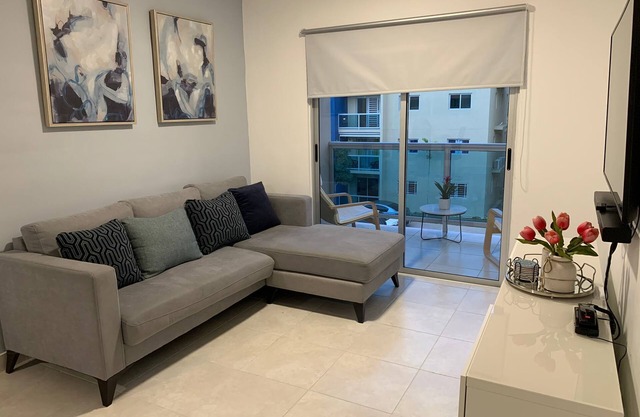 Tropical paradise 3 bedrooms, 2 bath with pool