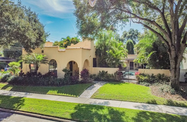 Tropical pool home in the heart of South Tampa