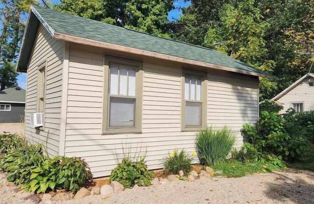 Trout Cabin - Waterfront resort on Fremont Wolf River