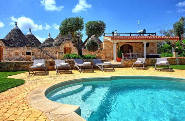 Trullo Santo Stefano - Vacation rental with swimming pool in San Michele Salentino, Puglia