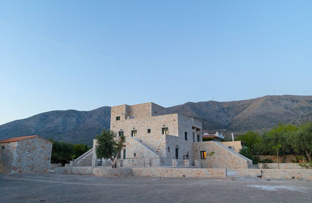 Tsopakas Artsi maisonette,Near tavern,Beach,Mani