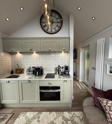 Tumpseys Hideaway with Hot Tub, Glencoe Ballachulish Highlands Near Fort William