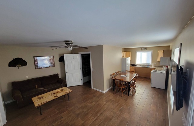 Turkey Tale - Charming 2-bedroom apartment in delightful Linneus with WiFi