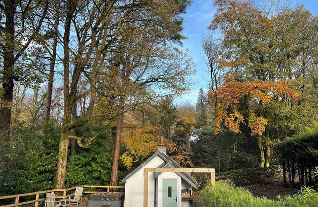 Turn up. Switch off Surrounded by trees with stream nearby, perfect escape for 2