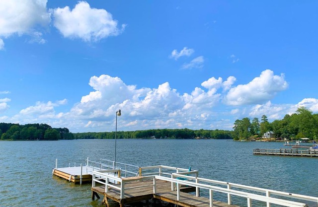 Turtle Town Bungalow on Lake Murray - RV Parking Available