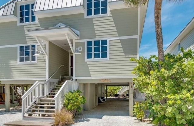Turtleback 09 3 Bedroom Villa by RedAwning