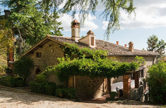 Tuscan apartment in an idyllic location, grandiose panorama, pool, WiFi