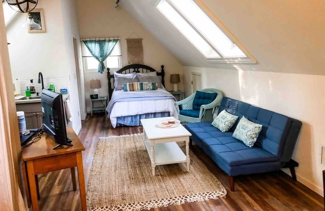 Twain Harte Lake retreat w/summer lake access, walk to town, close to skiing